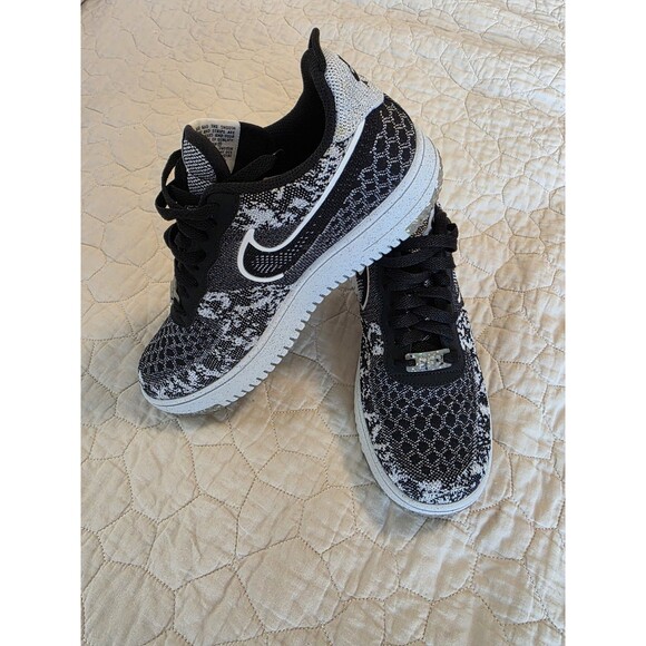 Nike Air Force 1 Flyknit Low 2.0 ‘Oreo’ Black White AV3042-001 Men’s Size 8.5 - Picture 2 of 7